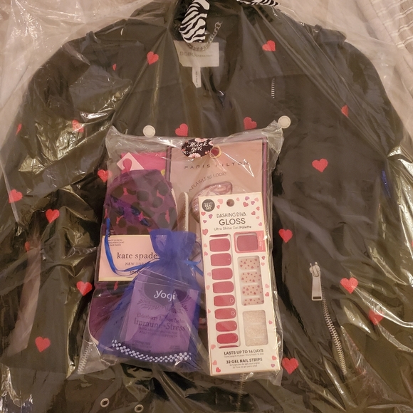 🎉HP🎉LOFT Medium Petite Sweater w/ Sparkly Metallic Silver Threading!💘💘💘 - Picture 14 of 16